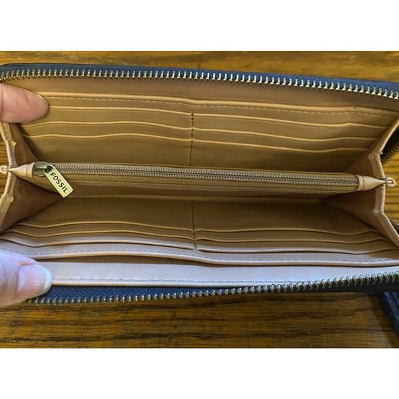 Fossil Black Leather Zip Around Wallet Women’s Full Size - Picture 2 of 4